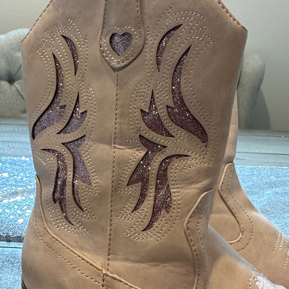 Boots - Picture 2 of 3
